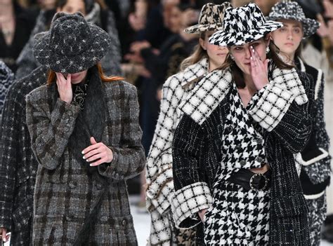 chanel winter runway karl langerfield death|where did karl lagerfeld die.